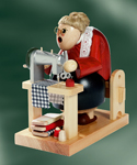 21011 RM Schneiderin, sitzend